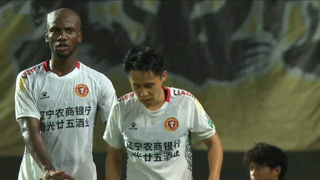 没有拿到球, 以传中球为, 接连错过两